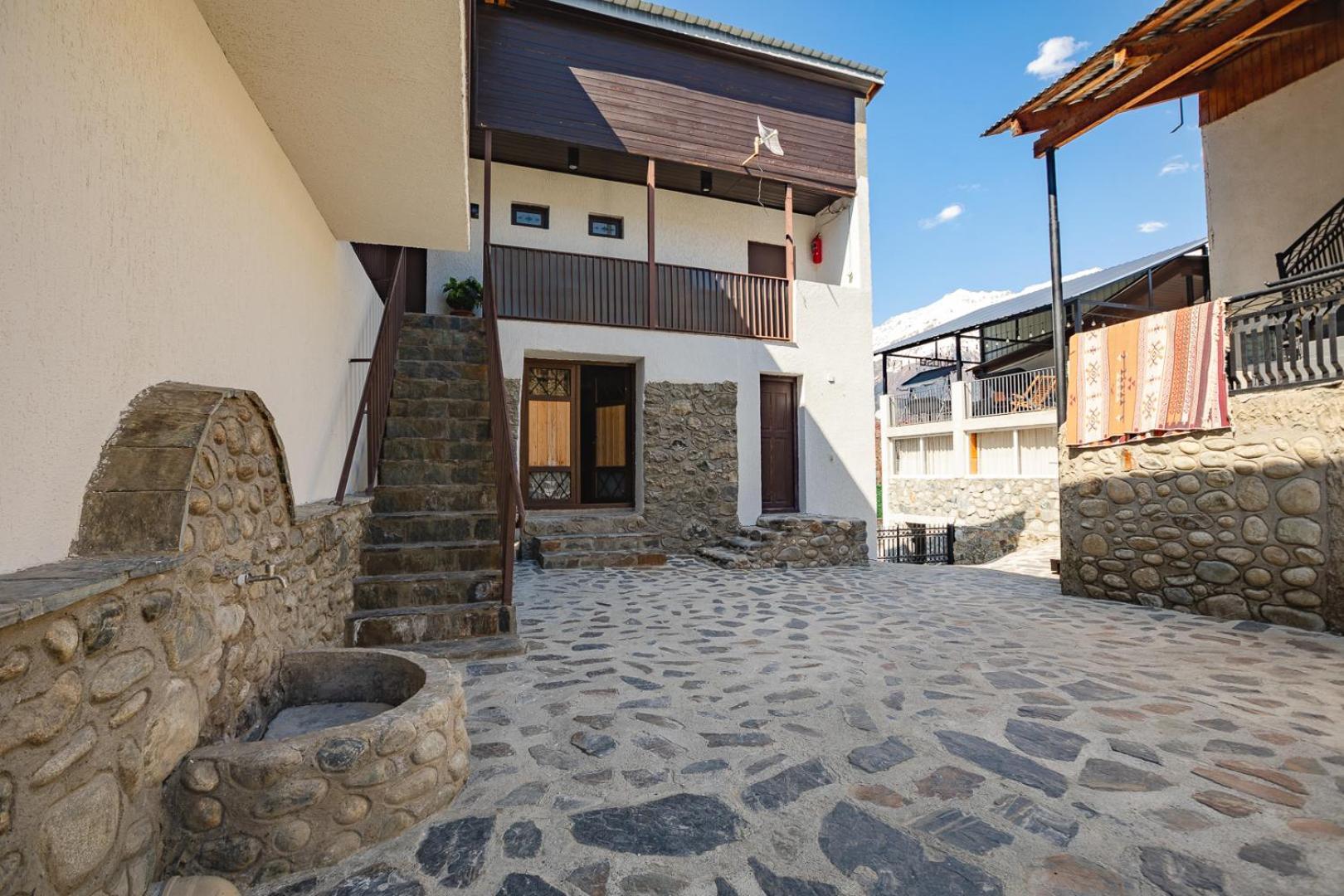 Manoni Ratiani'S Guesthouse Mestia Exterior photo